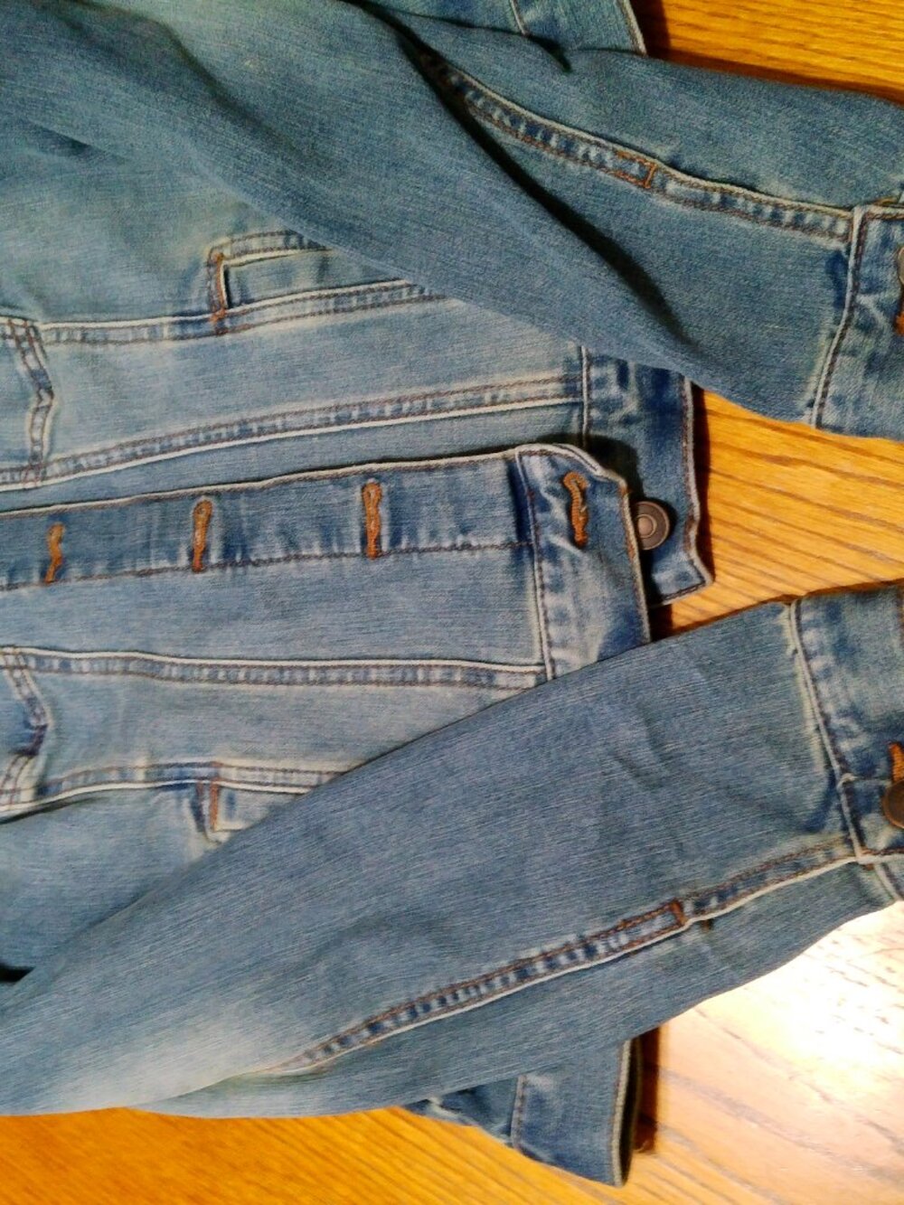 CLOTHING - Picture 5 of 6